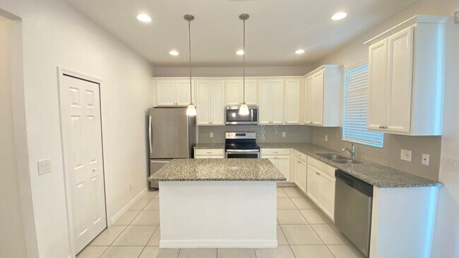 Foto del edificio - 3BD/2.5BA Town Home in Sawgrass Landing In...