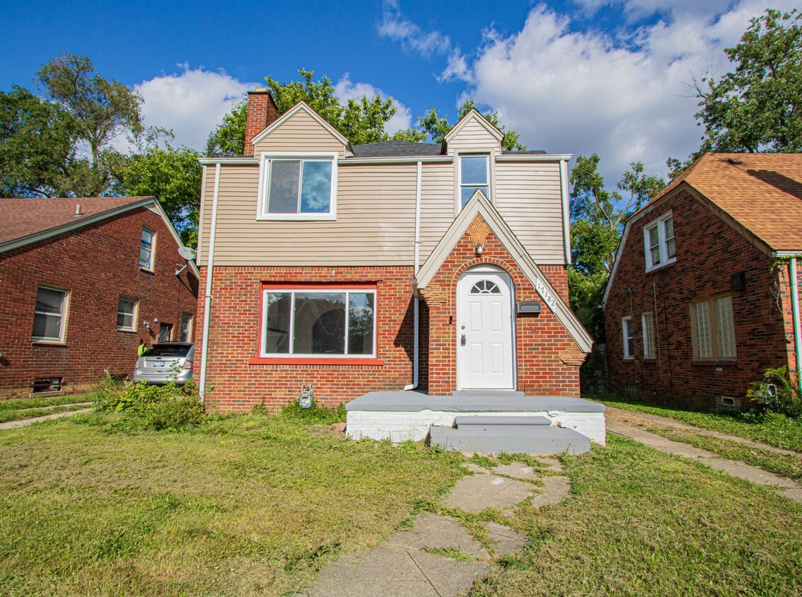 Foto principal - 3 bedroom renovated colonial