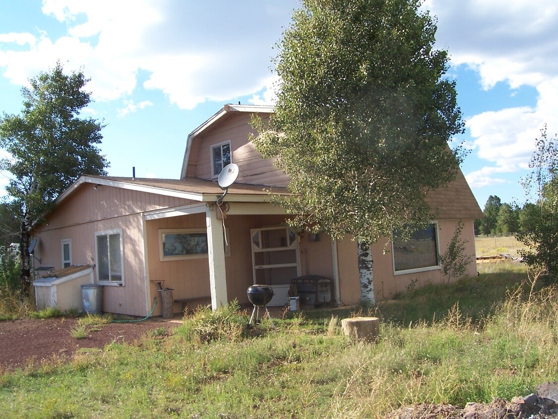 Building Photo - House in Parks - Pioneer Estates