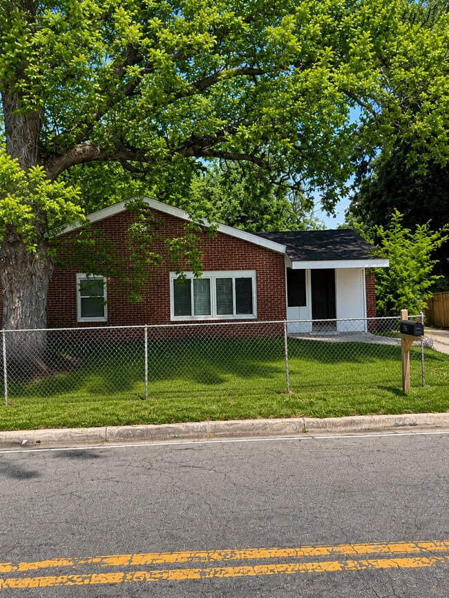 Foto del edificio - 4011 Marion Ave