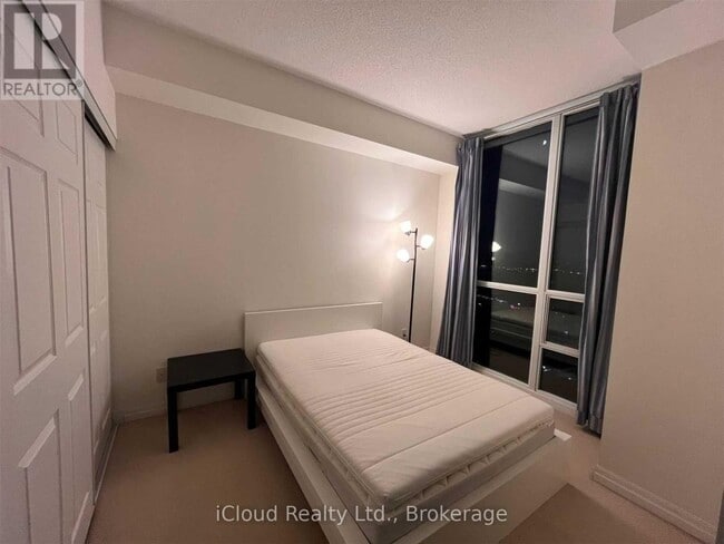 Photo du bâtiment - 223 Webb Dr