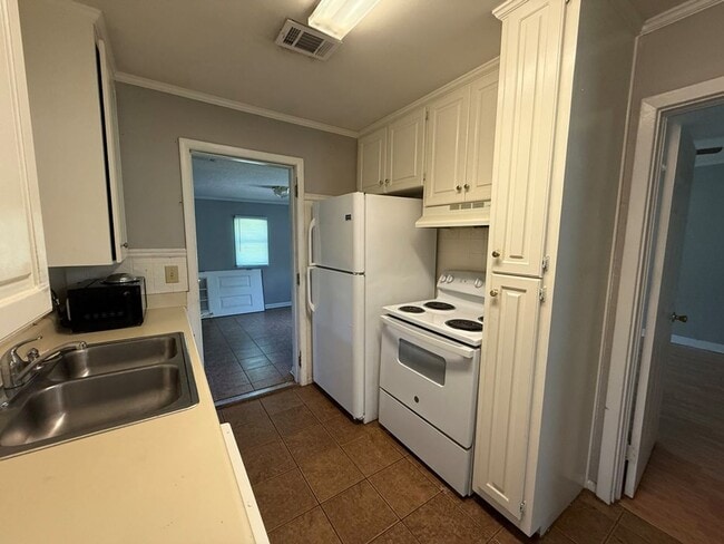 Building Photo - 309 Botts Ave