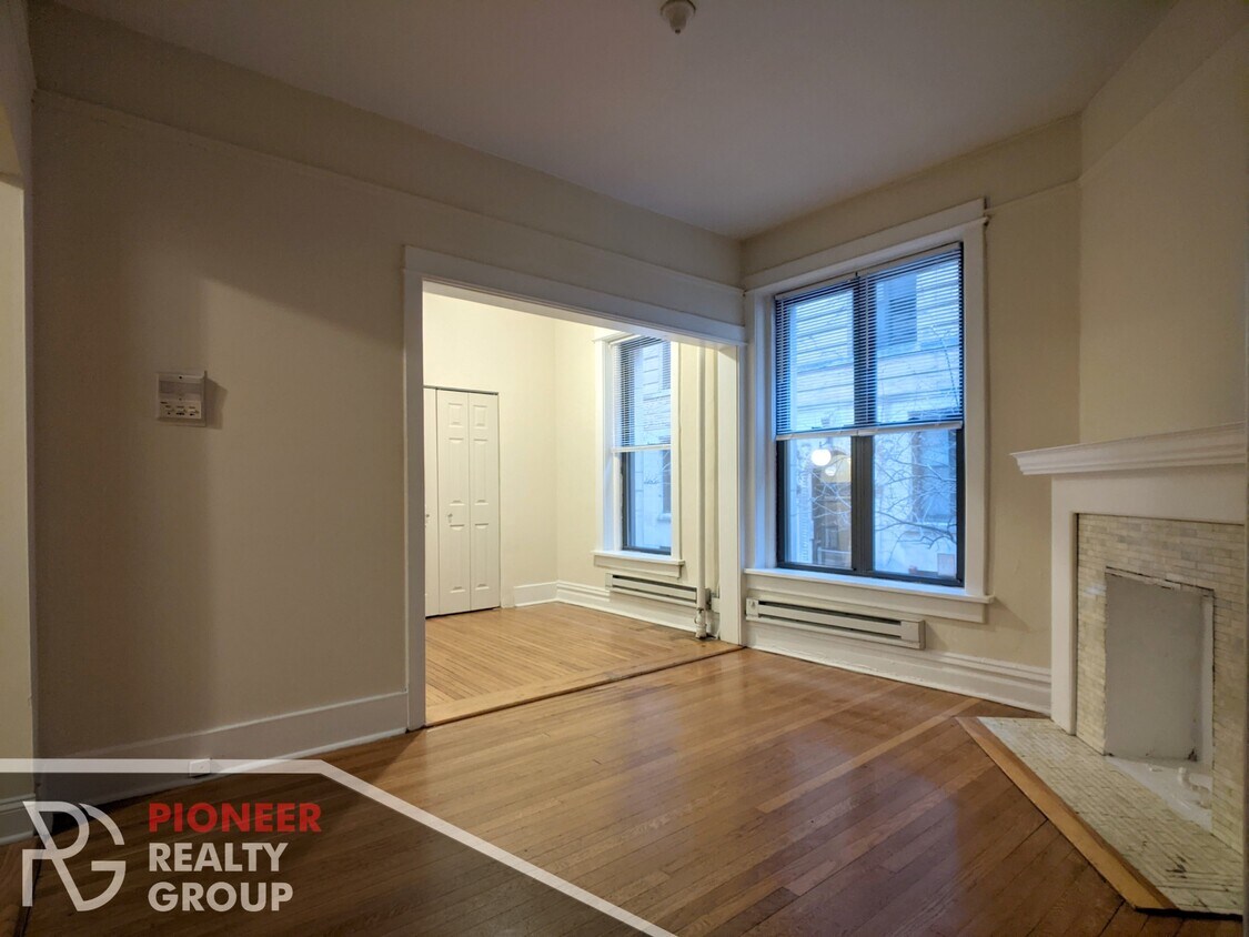 Primary Photo - 428 W Belden Ave