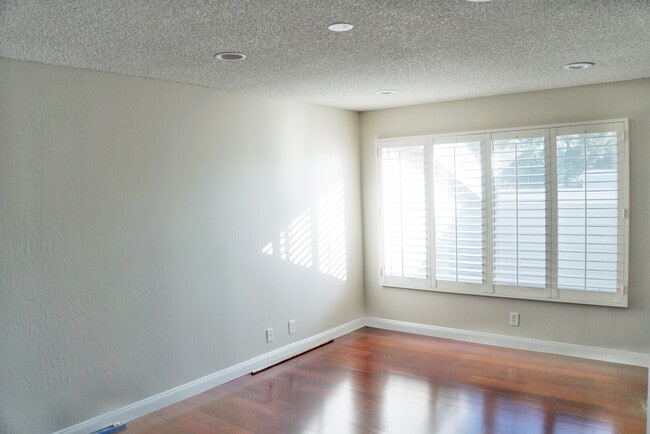 Building Photo - 309 Catamaran Street
