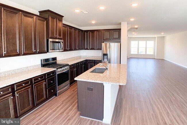 Foto del edificio - 12854 Cloverleaf Center Drive