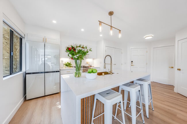 Building Photo - 40 Seacliff Dr