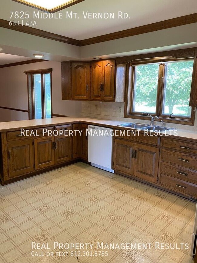 Foto del edificio - 6 Bedroom, 4 Bath West Side Home