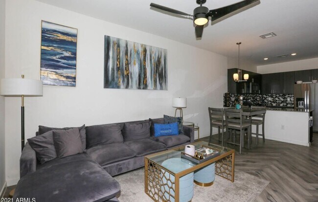 Foto del edificio - 2321 E Huntington Dr