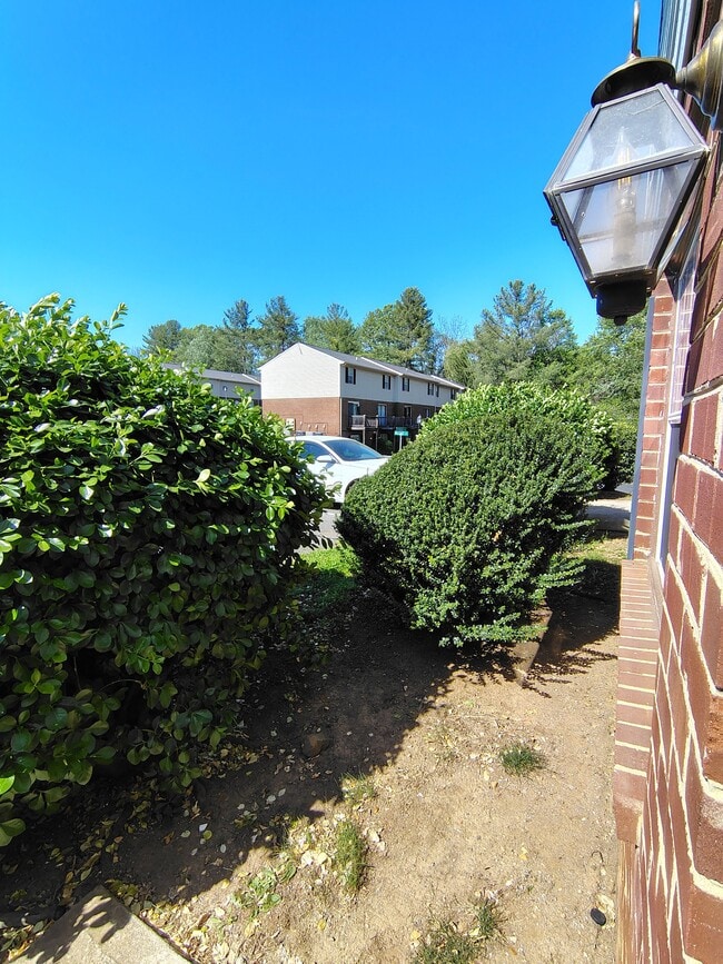 Building Photo - 30 Fonda Dr