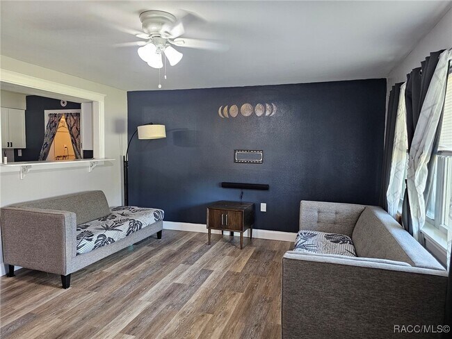 Foto del edificio - 5 N Adams St