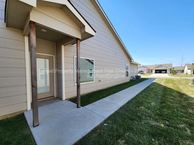 Building Photo - 8164 E 34th Ct S