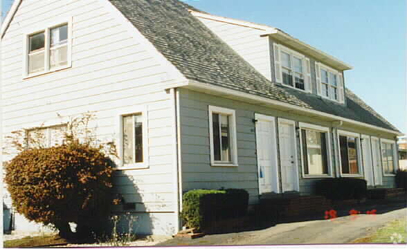 Building Photo - 6117 Fresno Ave