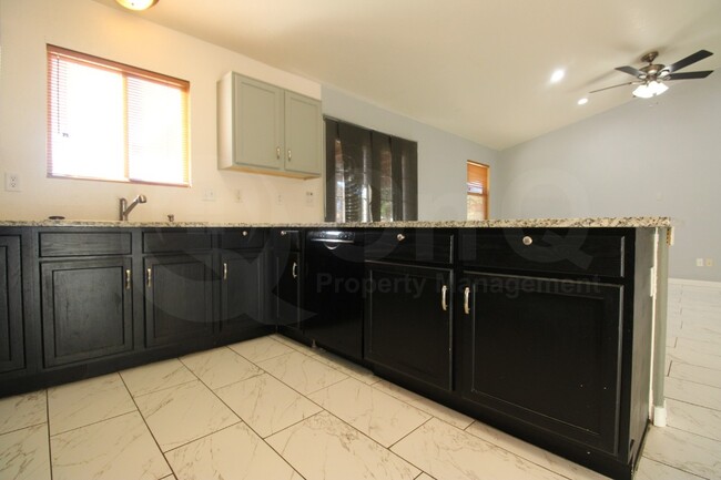 Building Photo - 7654 S Freshwater Pearl Dr