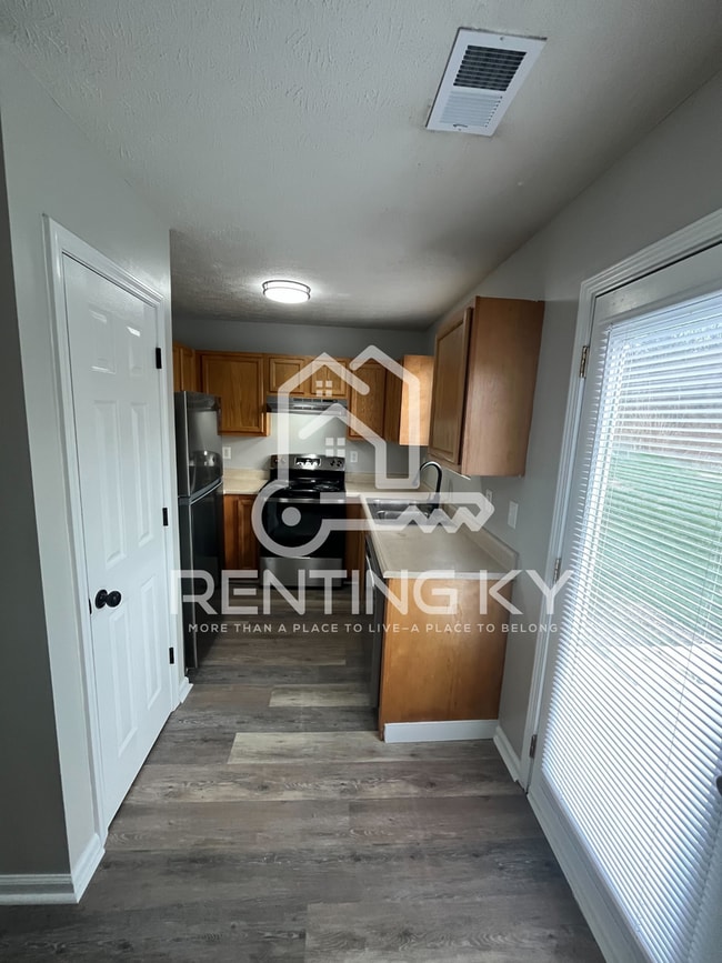 Building Photo - Newly Updated 3-Bed, 2.5-Bath Townhome with Garage!