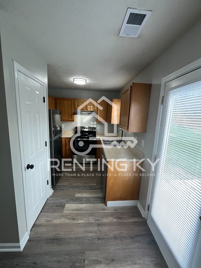 Foto del edificio - Newly Updated 3-Bed, 2.5-Bath Townhome with Garage!