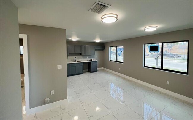 Foto del edificio - $3,000 1706 NW 69 Ter # 1706