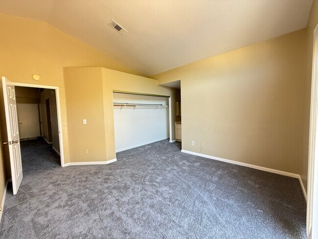 Foto del edificio - 2032 Johnson Dr