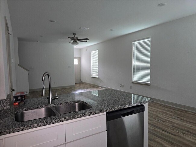 Building Photo - 7520 Magnolia Village