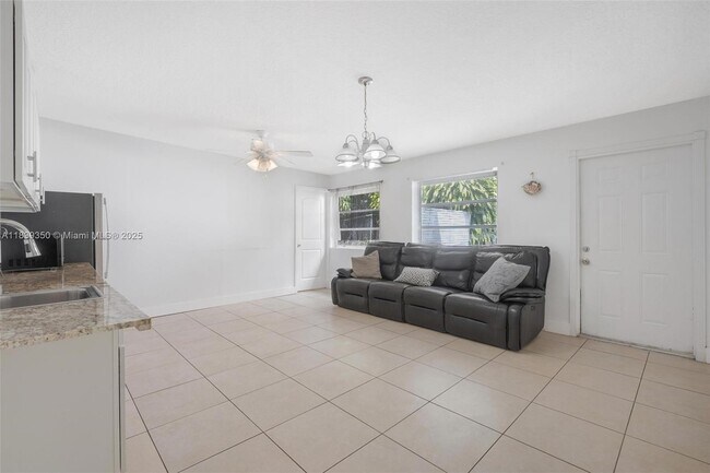Foto del edificio - 700 SW 67th Ave