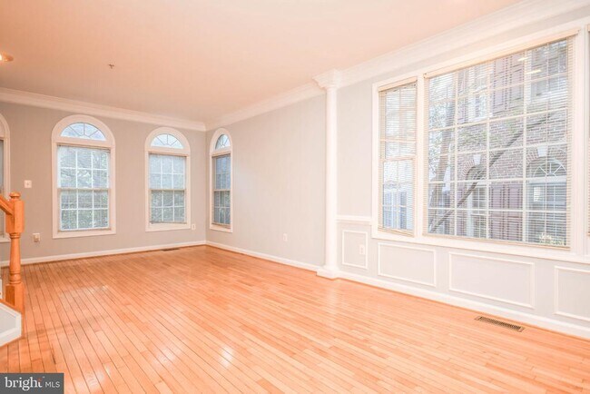 Foto del edificio - 1303 Cameron Hill Ct