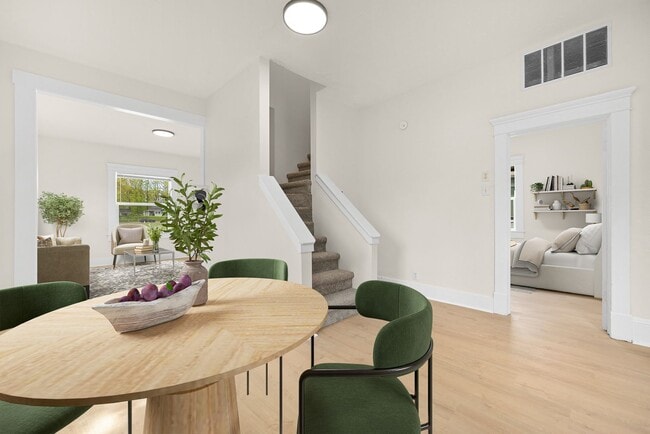 Building Photo - Newly Remodeled Home Available Now!
