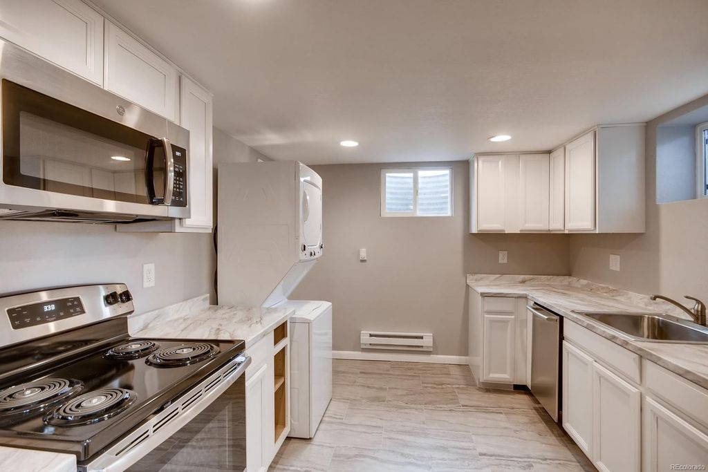 Kitchen - 4660 S Acoma St