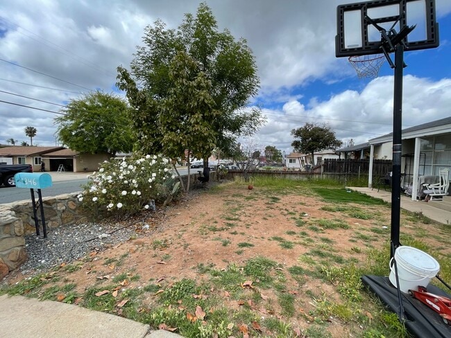 Building Photo - Remodeled Single Family Home with Parking ...