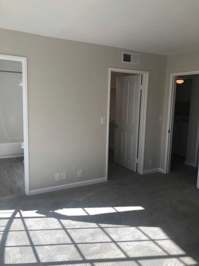 Foto del edificio - 12130 Ohio Ave