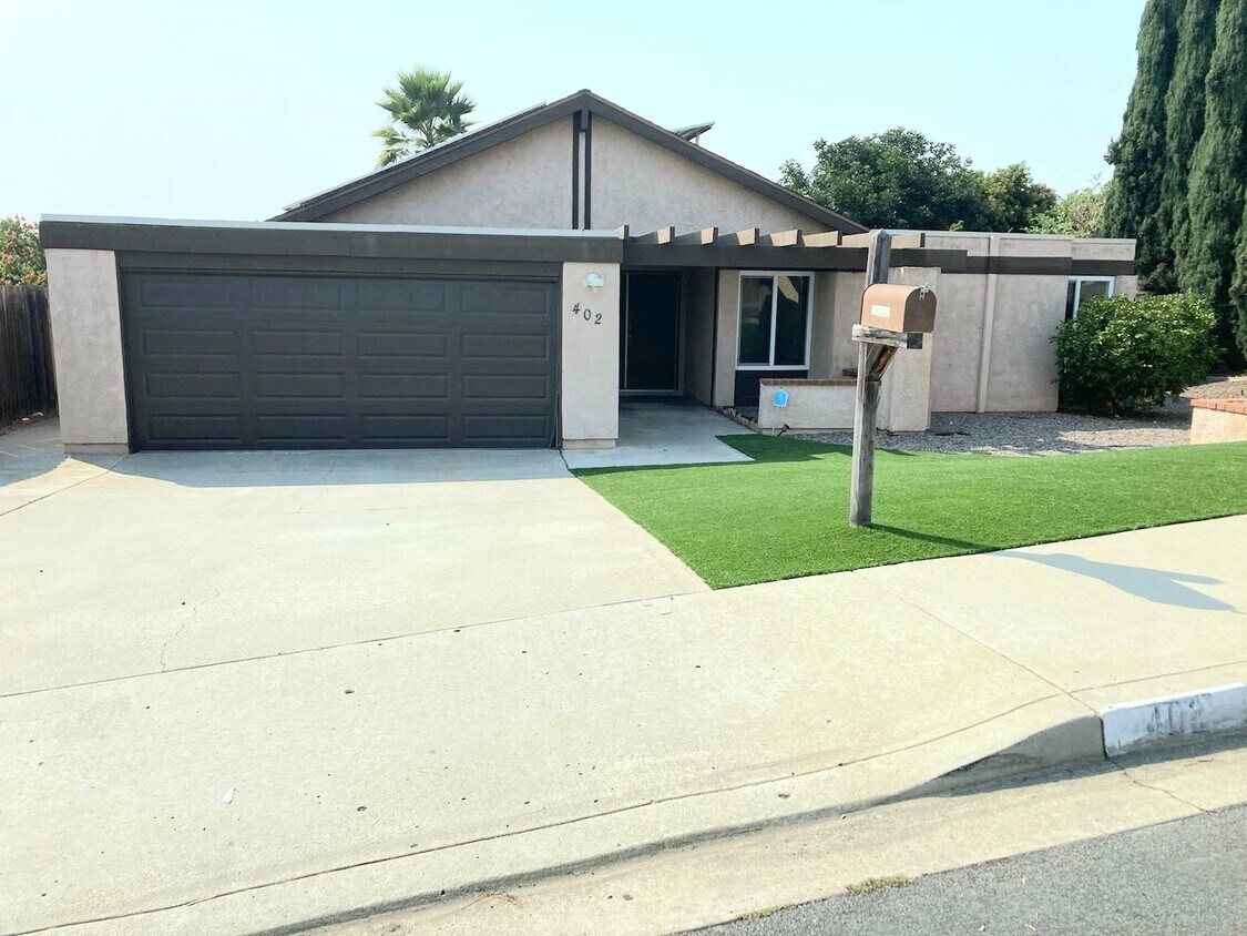 Building Photo - 402 Paseo Alegre