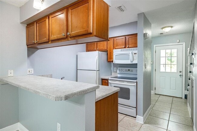 Foto del edificio - 6211 Oak Cluster Cir