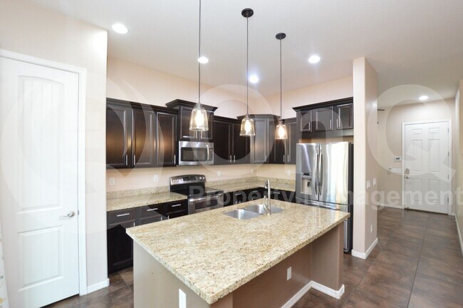 Building Photo - 1522 E Hummingbird Way