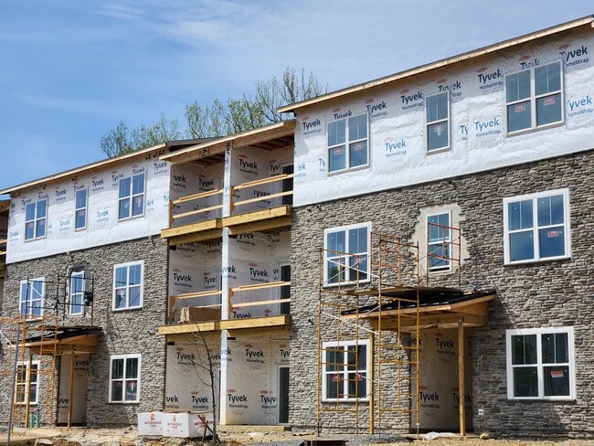 Building Photo - Ponds at Village Green
