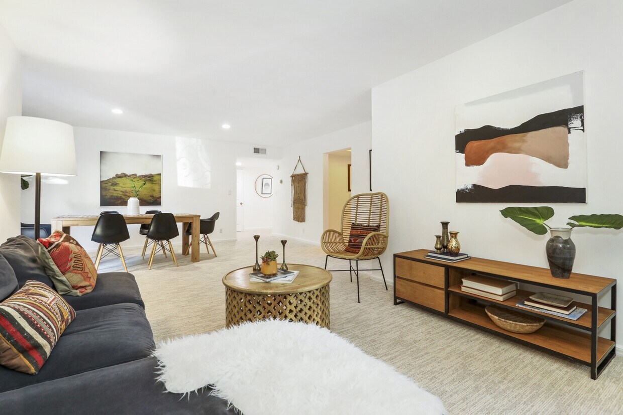Foto principal - 6760 Hillpark Dr