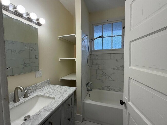 Foto del edificio - 628 N Olympia St