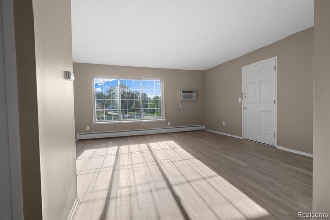 Building Photo - 436 Romeo Rd