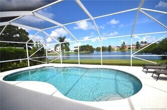 Building Photo - 753 NW Waterlily Pl