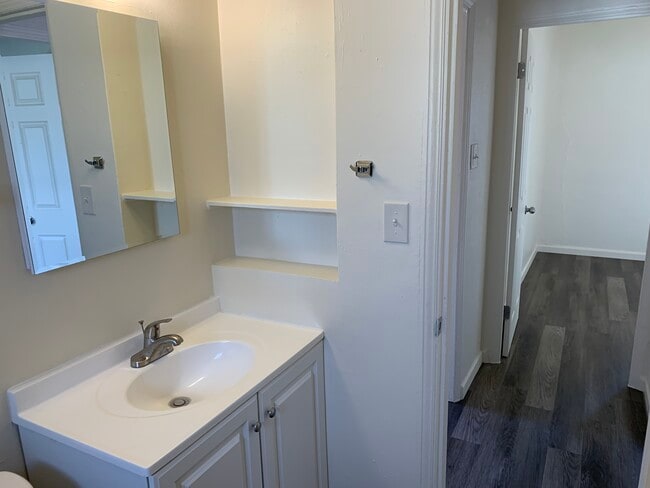 Building Photo - 2603 N Orchard Ave