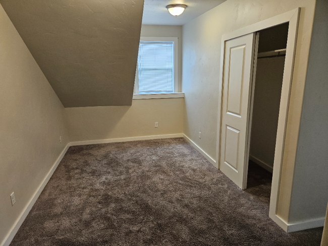 Building Photo - 1401 Oakley Ave