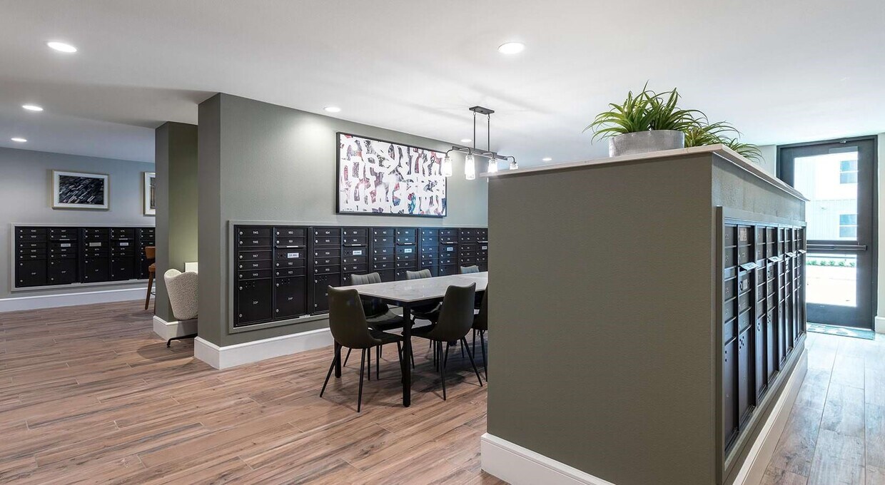 Foto principal - 2425 Bell St