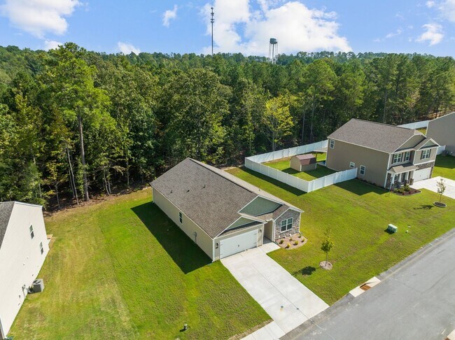 Foto del edificio - Beautifully designed 4-bedroom, 2-bath ranch