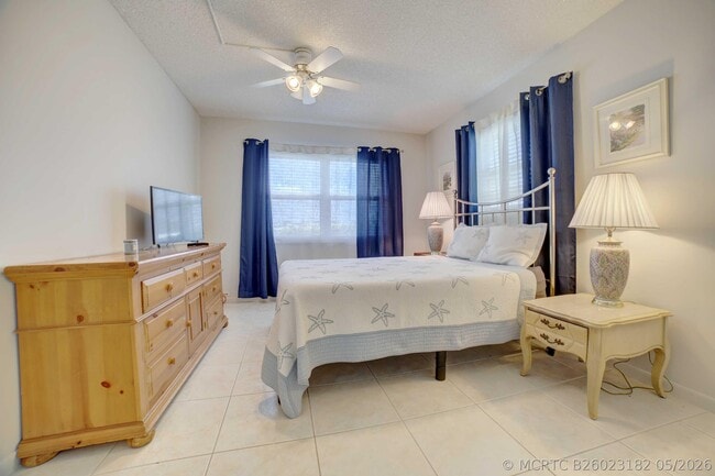Building Photo - 1801 Ocean Dr