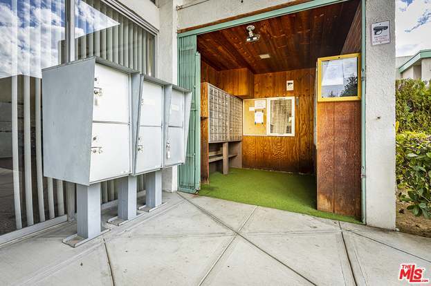 Building Photo - 5301 Balboa Blvd