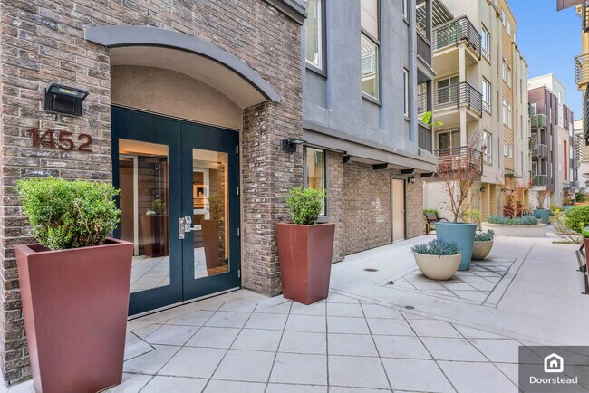 Foto del edificio - 1452 Nightshade Rd