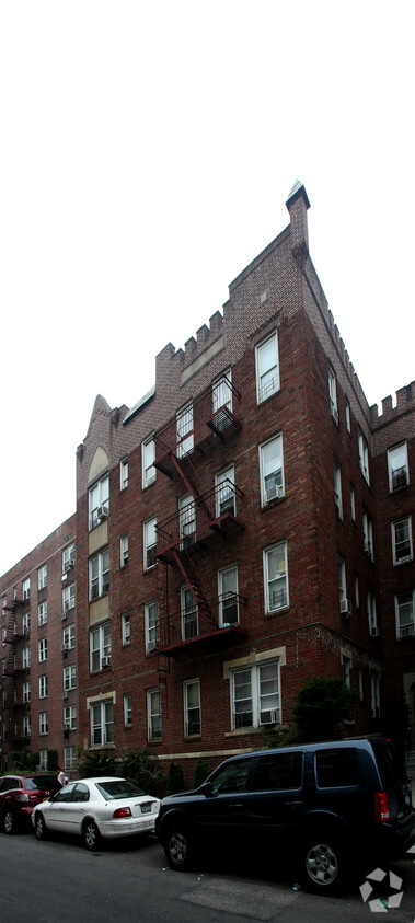 Building Photo - 140-19 Beech Ave