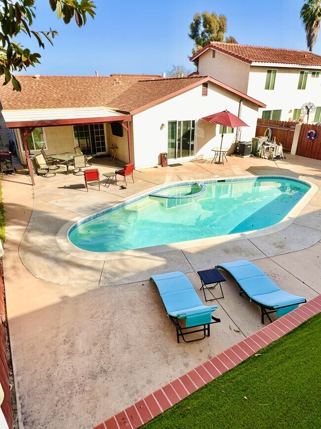 Foto del edificio - 1464 Larwood Rd