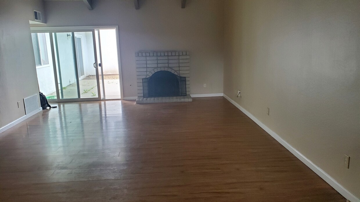 Primary Photo - 2612 El Goya Dr