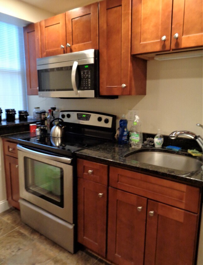 Primary Photo - 20 Amory St