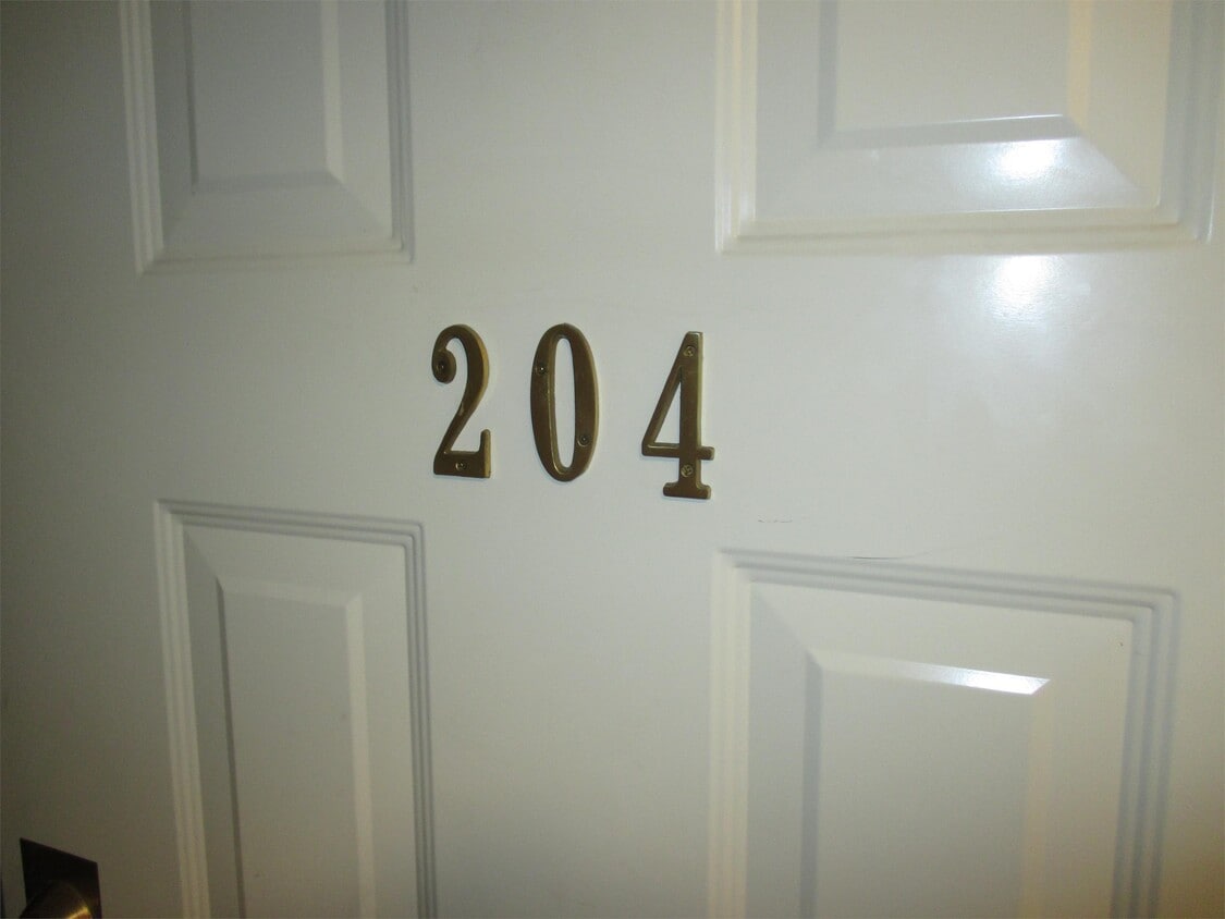 Primary Photo - 2500 Quadra St