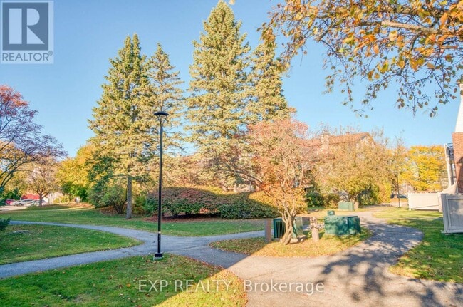 Photo du bâtiment - 16 Sweetbriar Cir