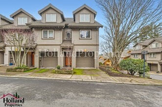 Building Photo - 10250 NW Village Heights Dr
